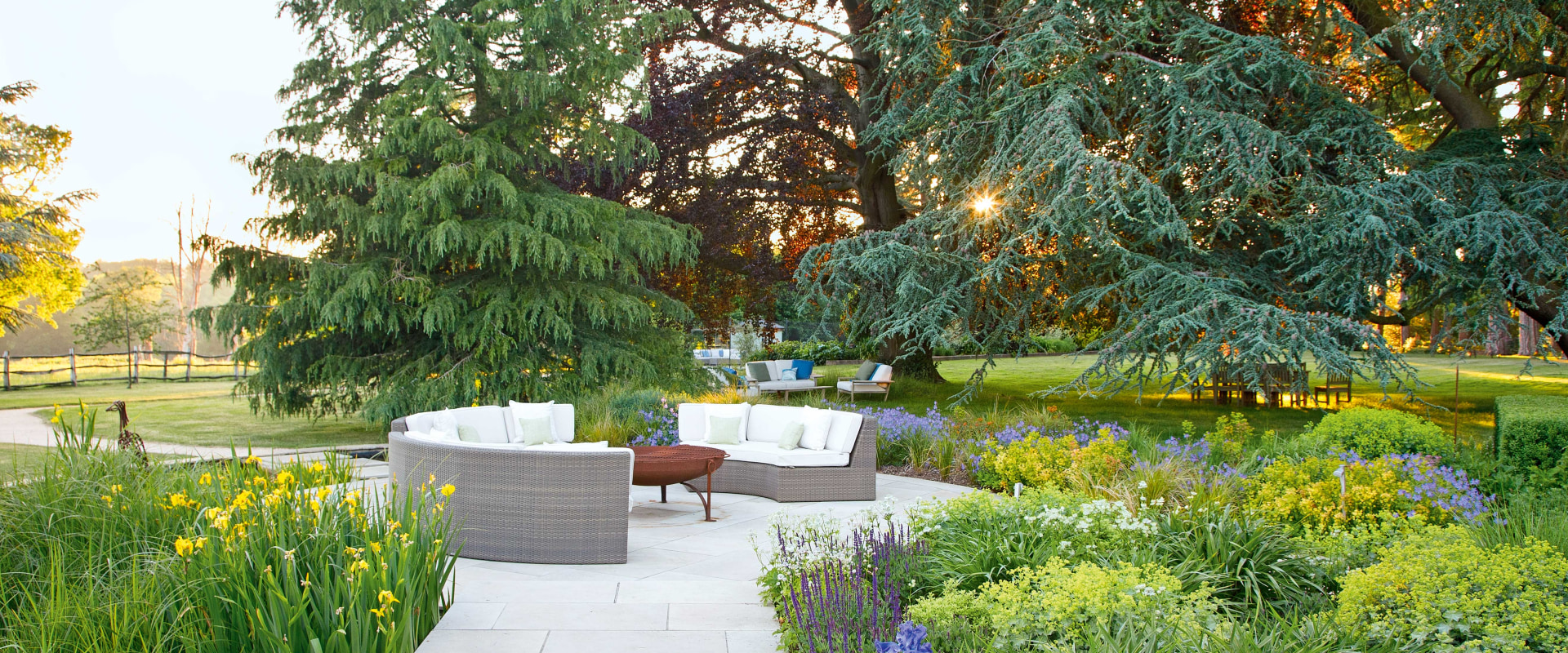 A Complete Guide to Walkways and Pathways for Your Outdoor Living Space